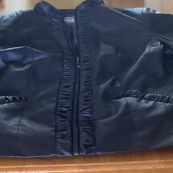 Mini wrap skirt - Picture 2 of 3